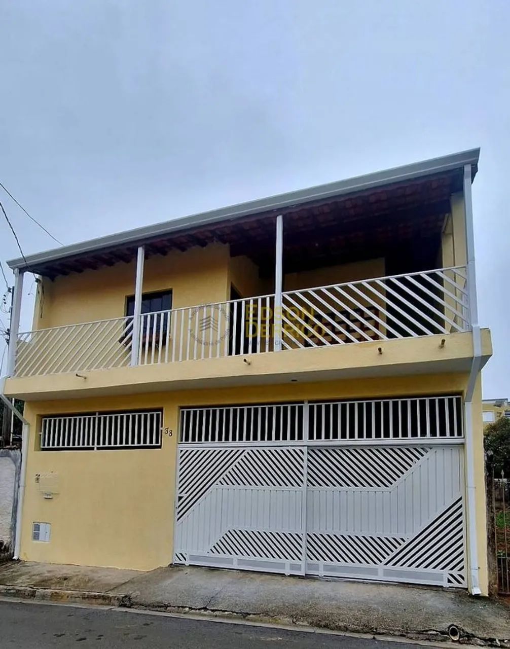 Sobrado com 3 Quartos para Locação, Santana - Pindamonhangaba