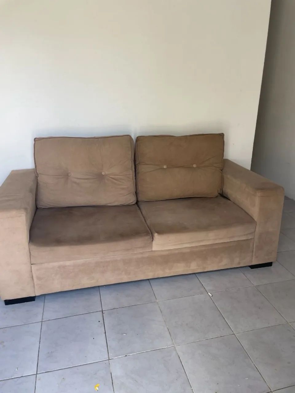 Vendo sofá 02 lugares, conservado.