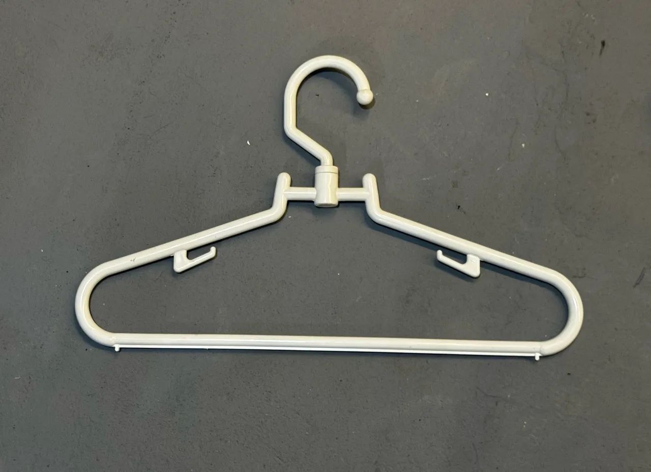 9 cabides plasticos - Foto 3