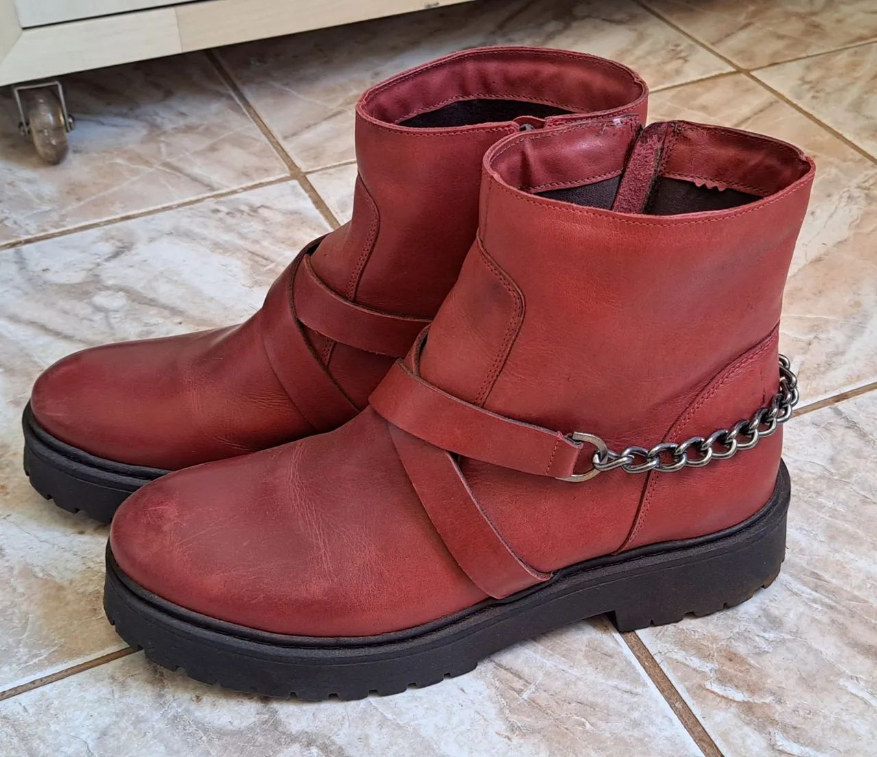Bota de couro vermelha, tamanho 39