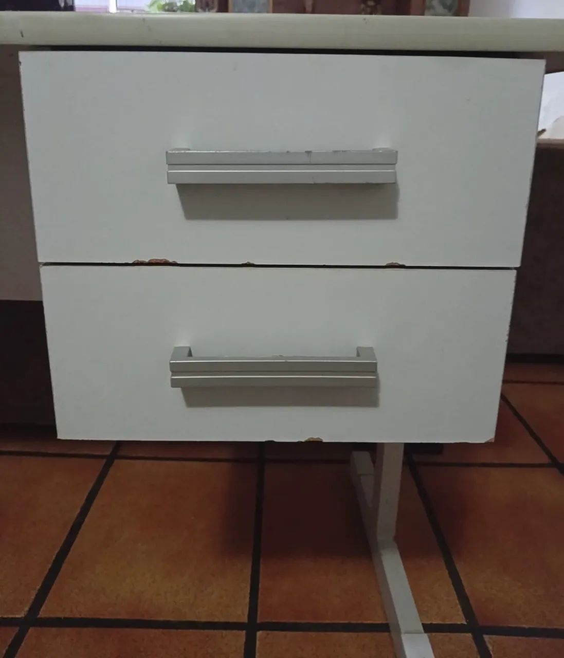 Escrivaninha com marcas de uso - Foto 3