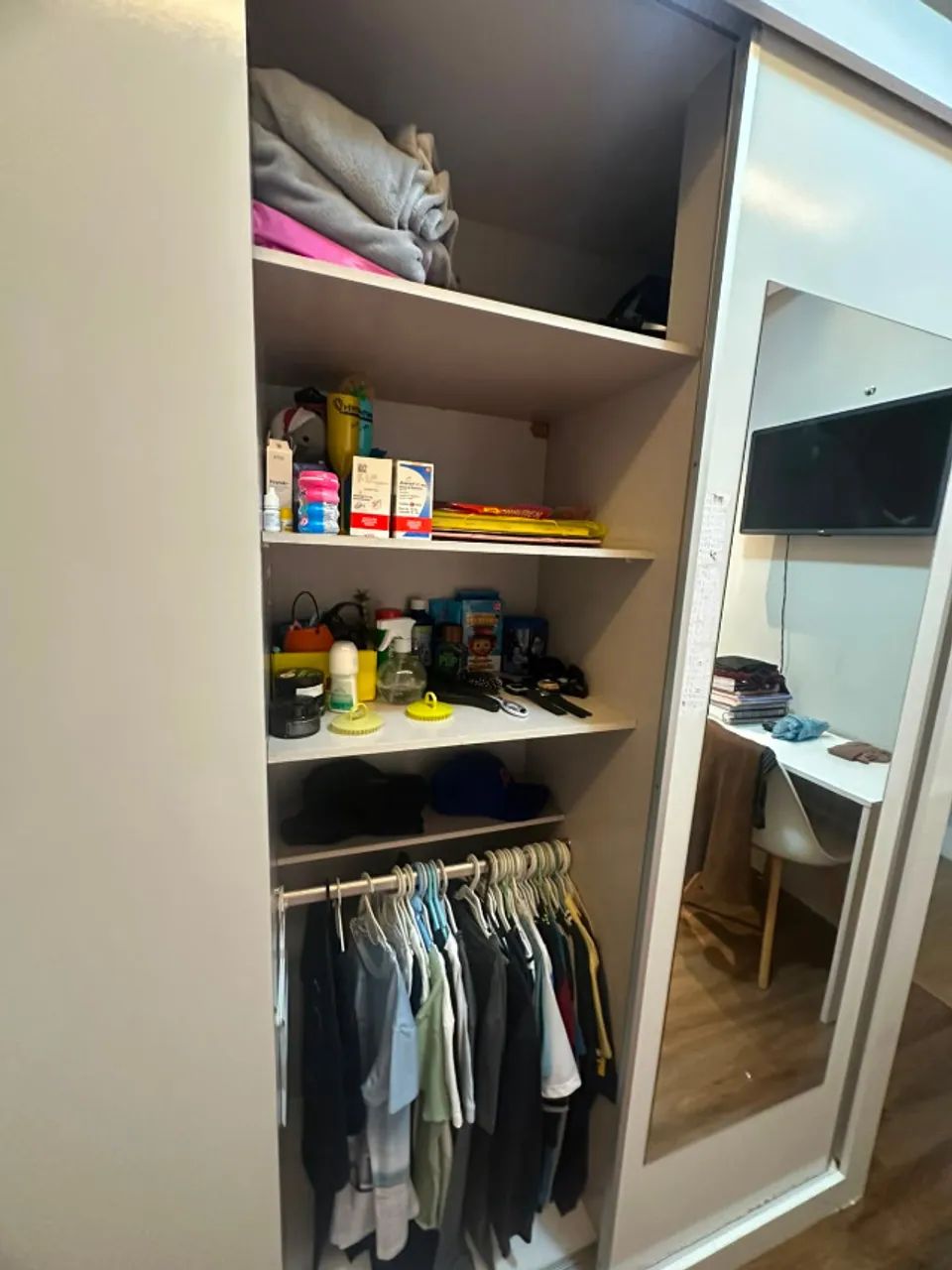 Guarda-roupa grande com 3 portas de correr e espelho - Foto 4