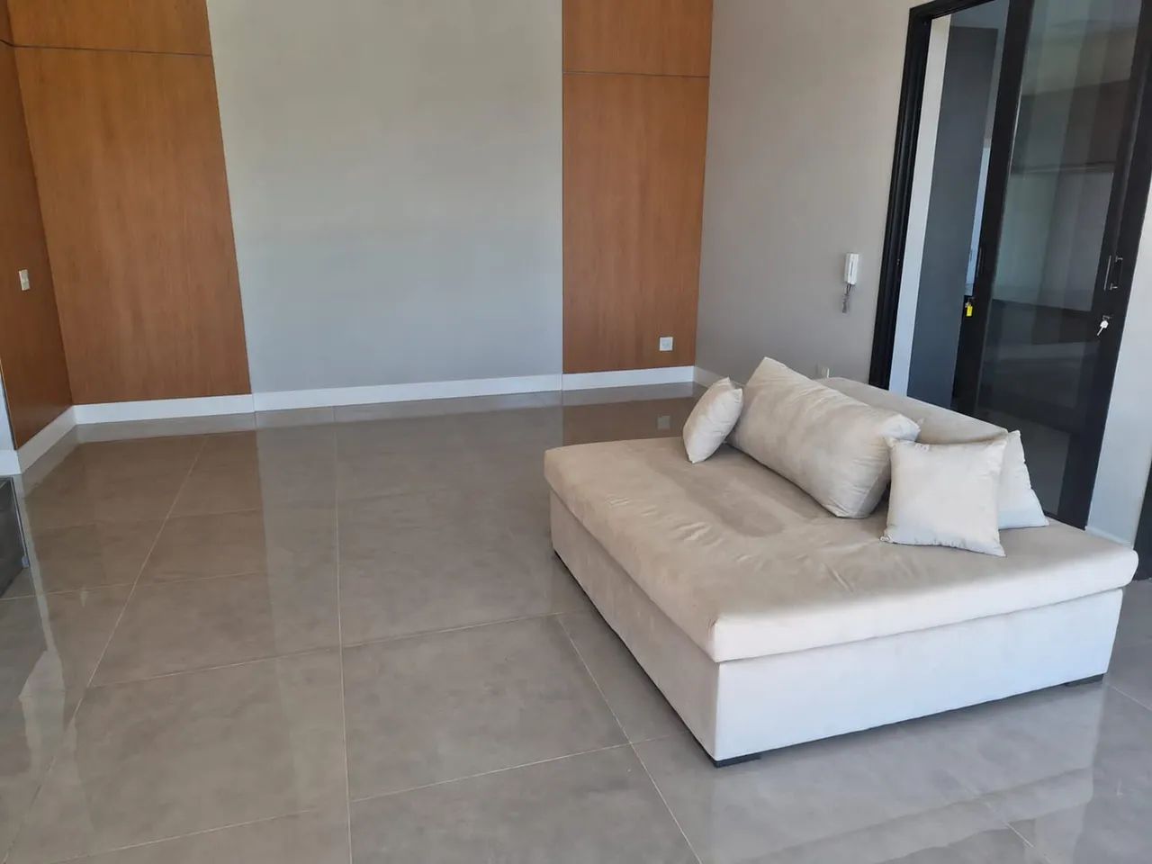 Sofá Ilha Dupla Face Novo, Sem Uso - Bege - Design Moderno - Foto 2