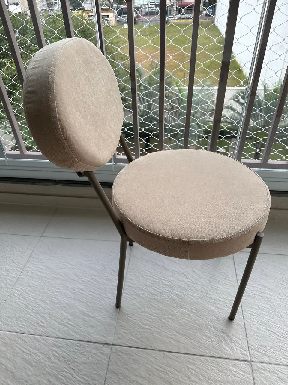 Cadeira nova marrom e bege  - Foto 3