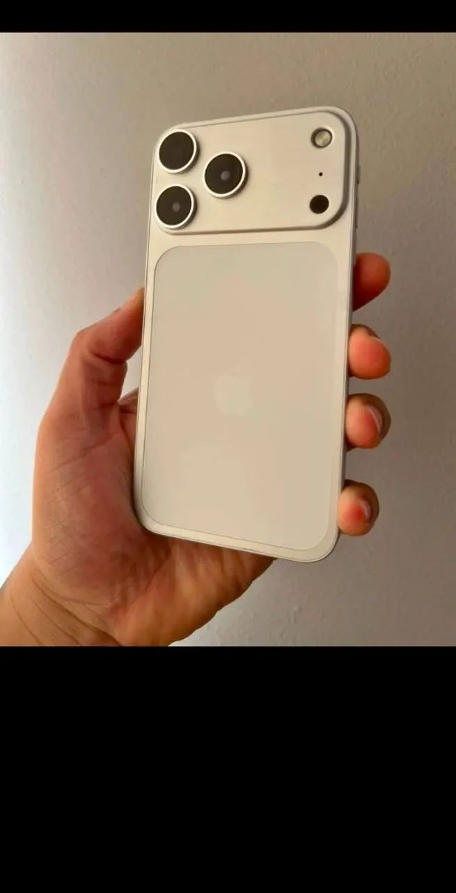 iPhone 11 na carcaça do 17 pro 