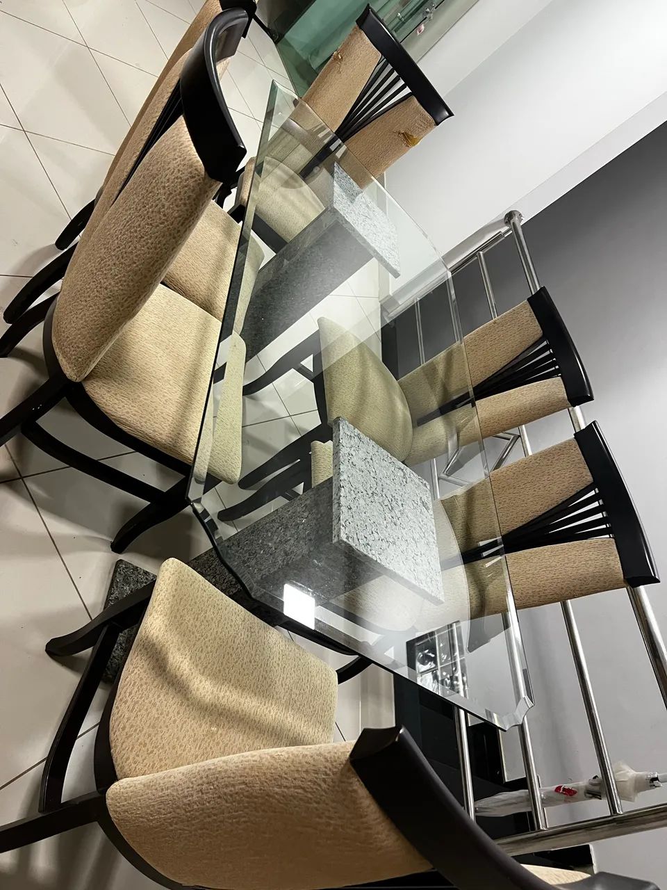 Mesa grande com 6 cadeiras 