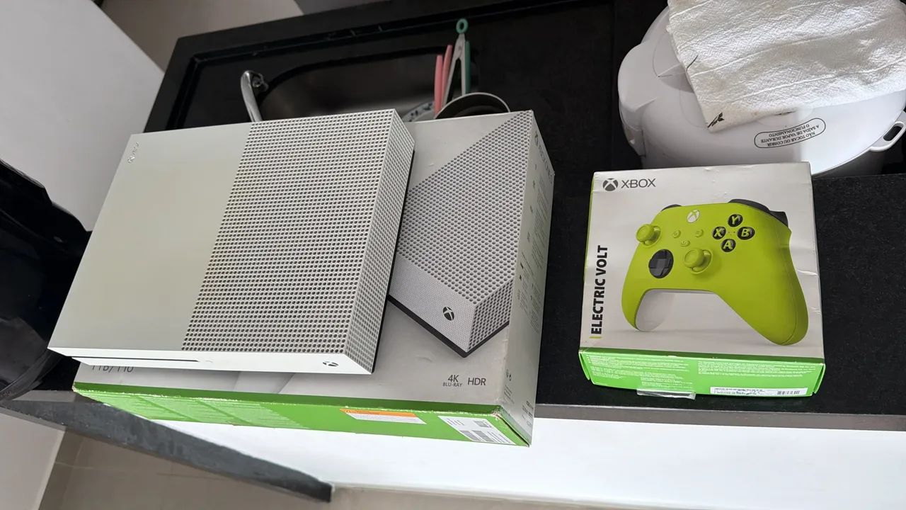 Xbox one na caixa com guitarras + jogos  - Foto 2