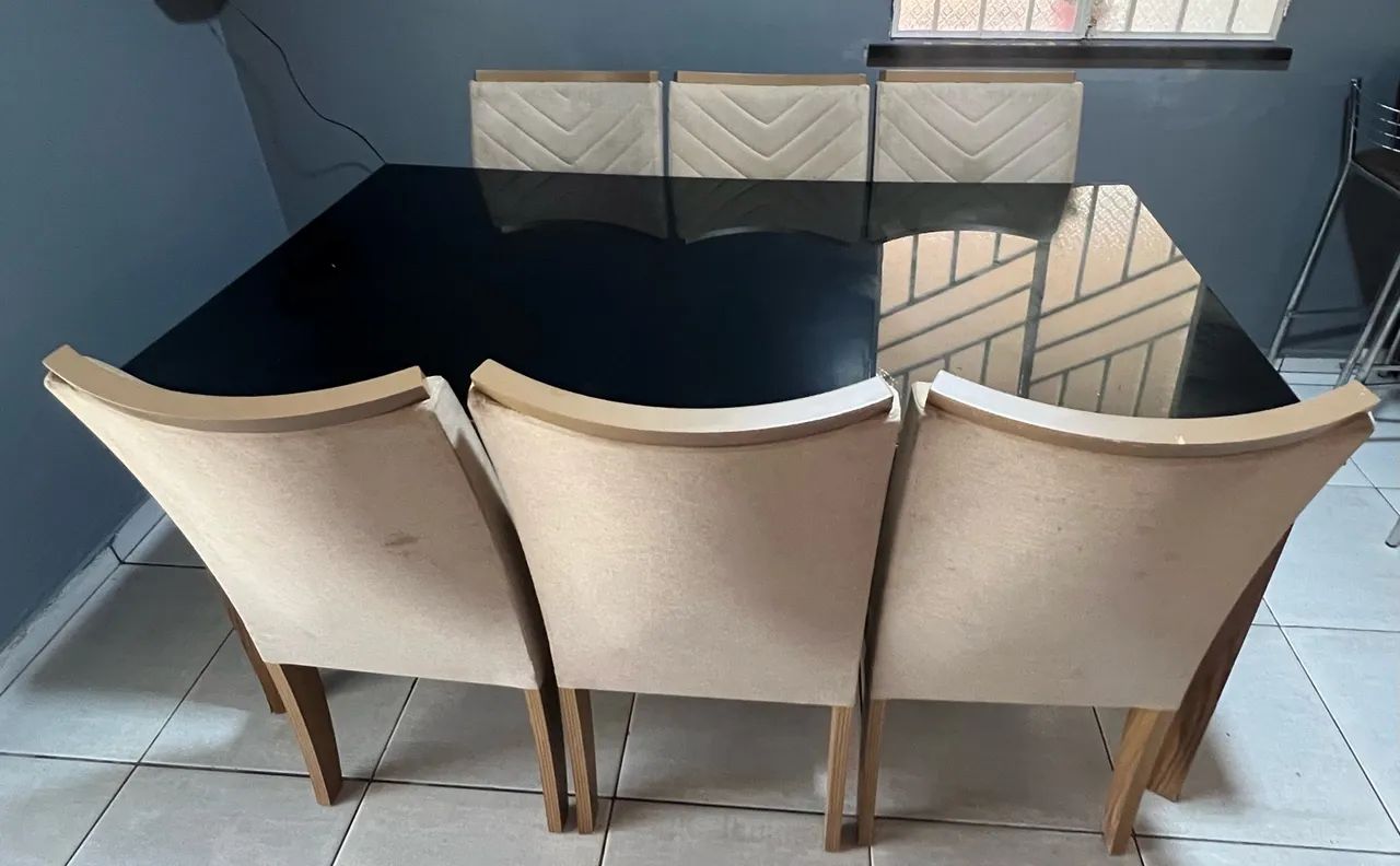 Mesa de jantar com 6 cadeiras. - Foto 2