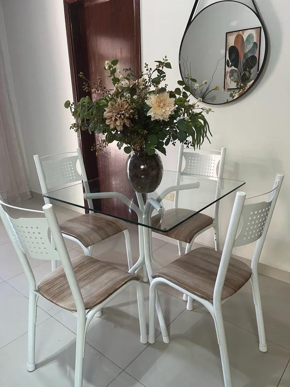Mesa com 4 cadeiras  - Foto 3