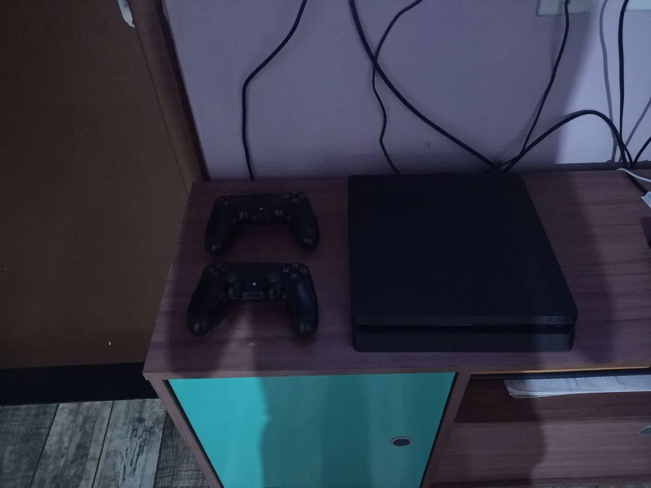 vendo ps4 com 2 controles