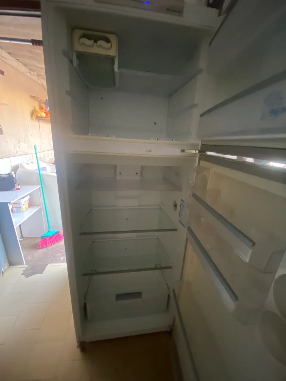 VENDO GELADEIRA EM BOM ESTADO ! - Foto 2