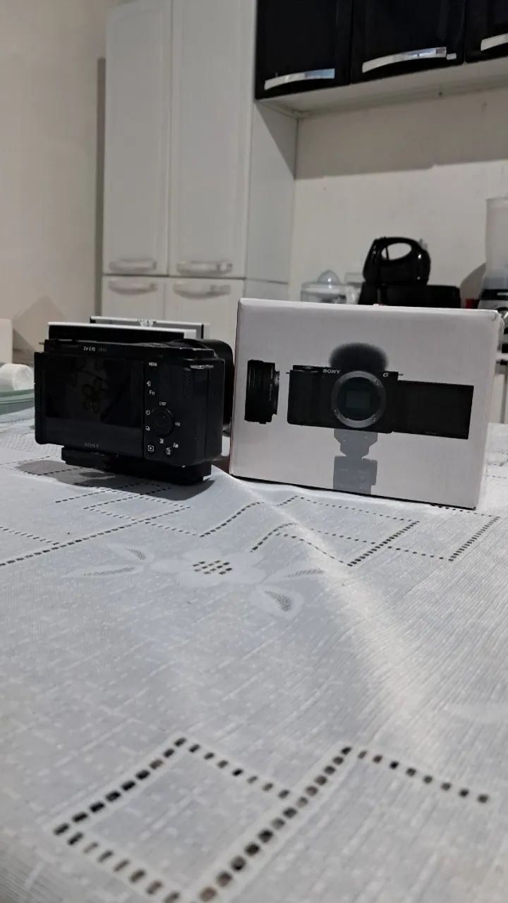 Câmera Sony Alpha ZV-E10 com a lente 23mm viltrox - Foto 2