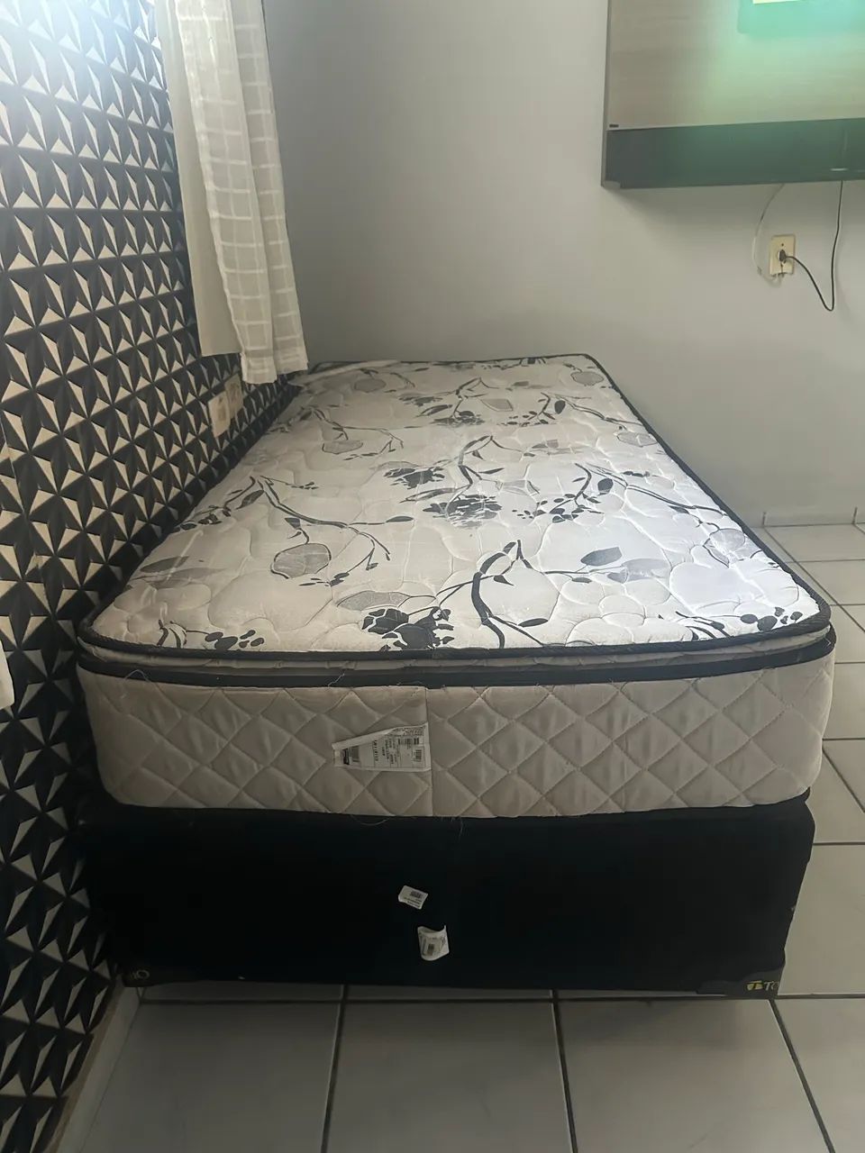 Cama box solteiro completa super bem conservada - Foto 2