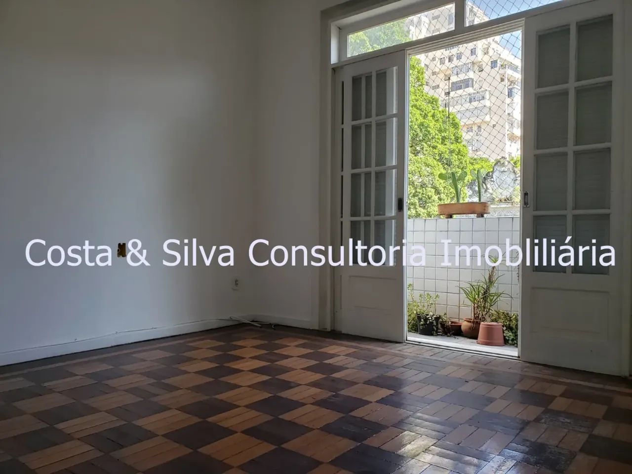 Imóvel p aluguel e venda com 45m² com varanda, sala, quarto e banheiro. Glória - Rio de Ja