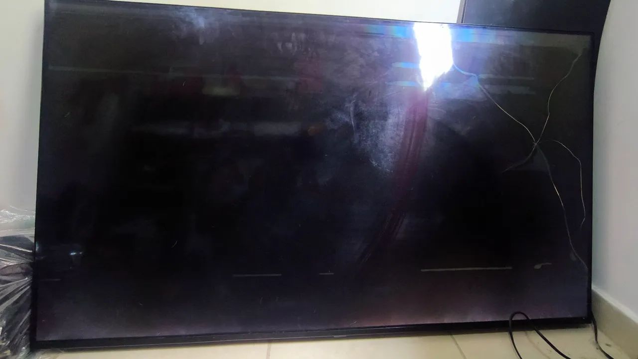 3 televisões com tela quebrada - Foto 4