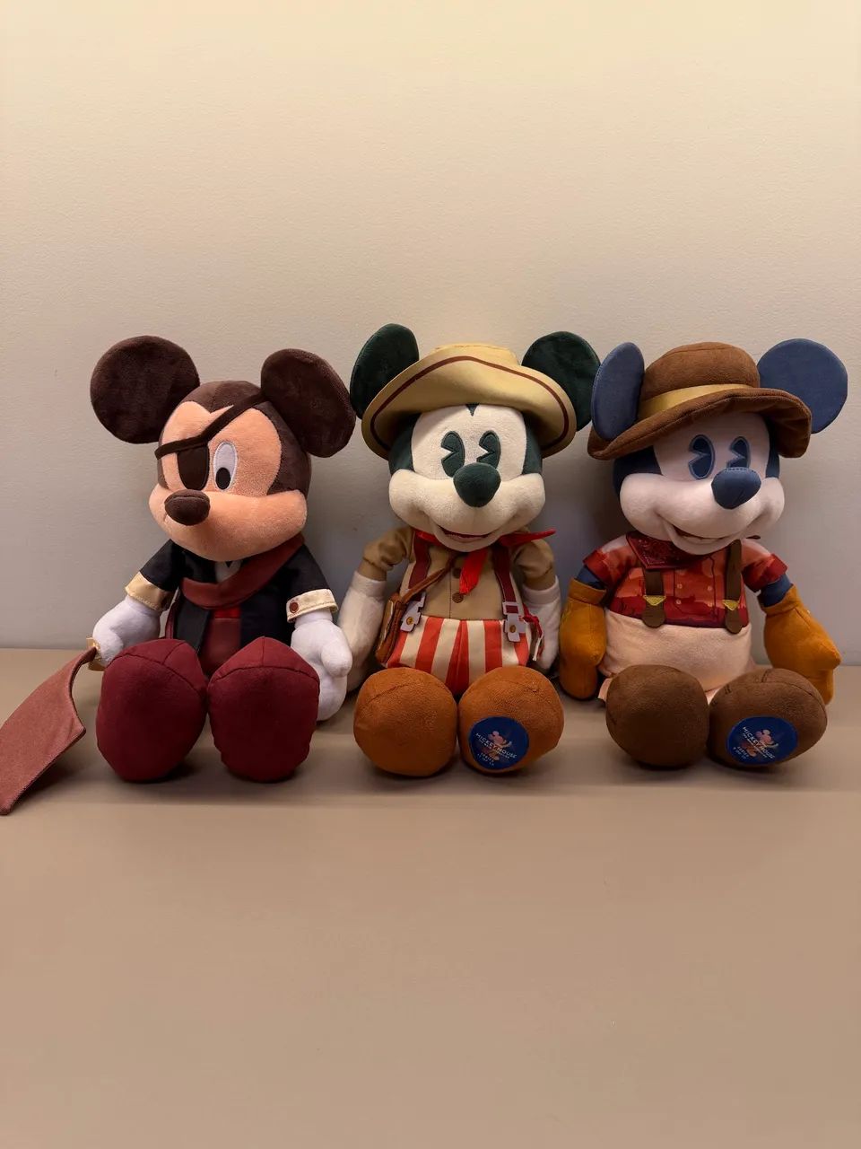 Conjunto com 03 Mickey Mouse originais 