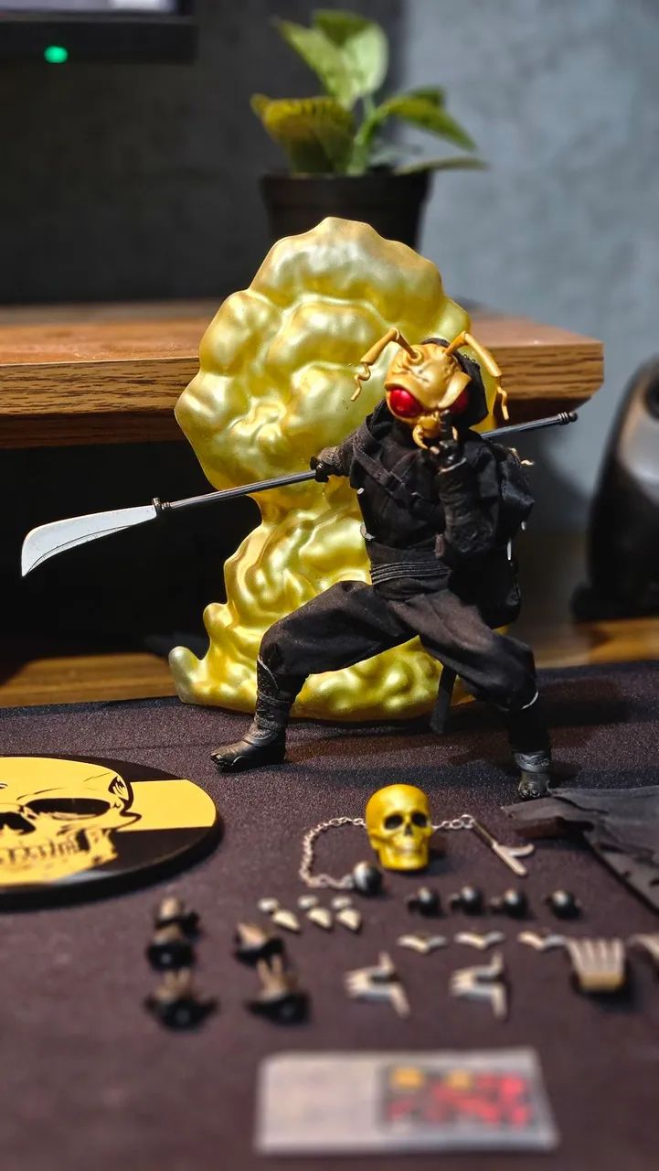Mezco Ninja Gold Skull