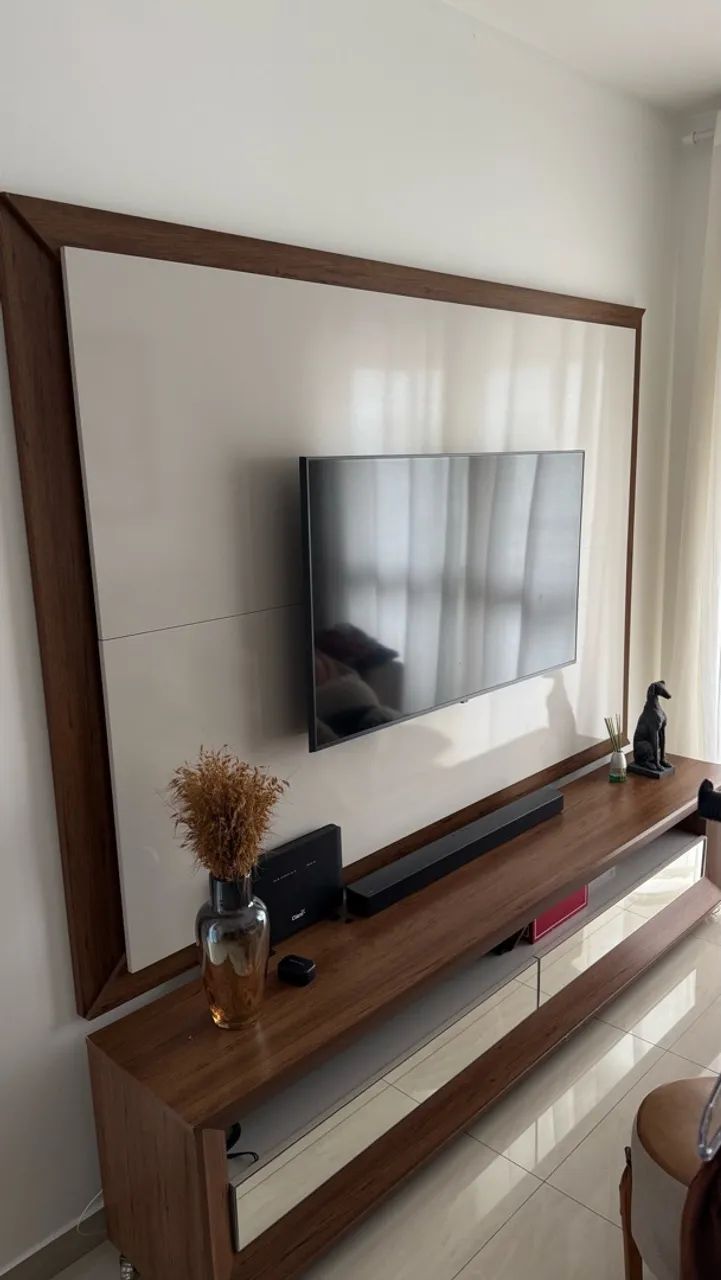 Rack com painel de televisão 