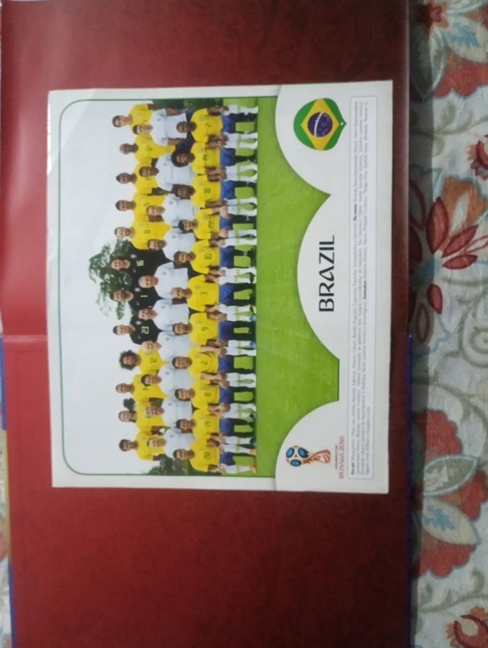 Revista da copa de 2018, capa dura em perfeito estado e álbum completo! - Foto 2