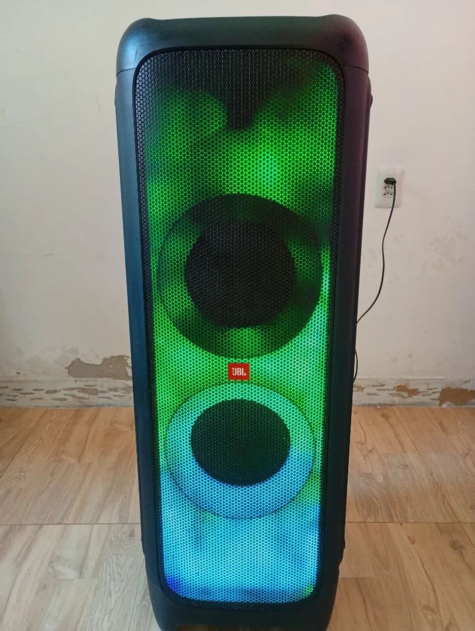 Vendo caixa JBL Partybox 1000w  - Foto 3