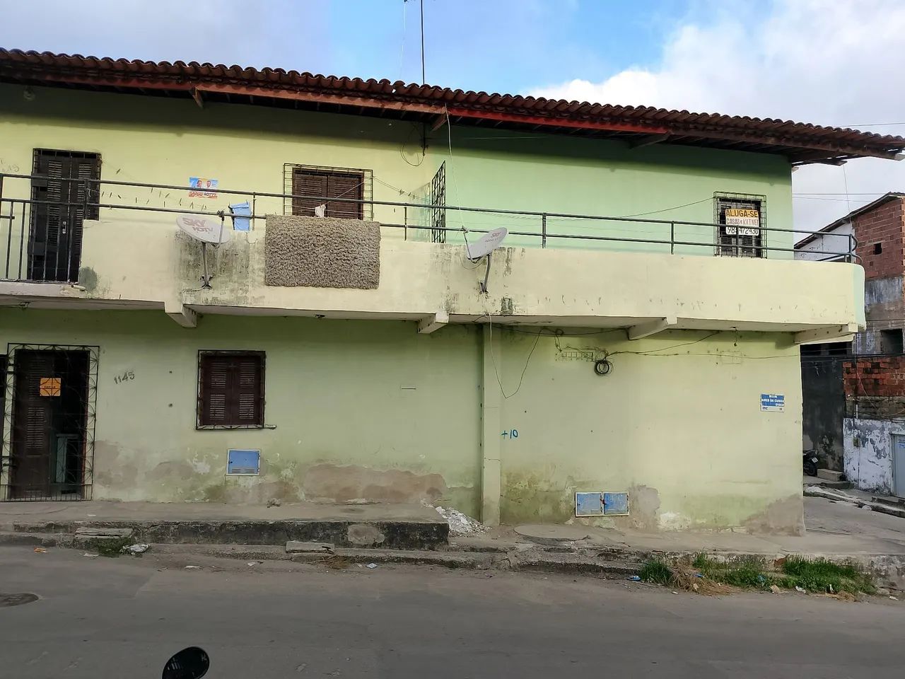 Aluga-se uma casa