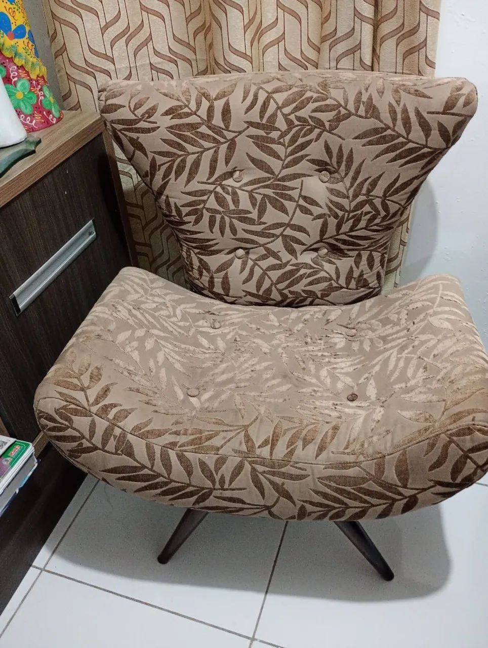 Poltrona elegante em bom estado. - Foto 3