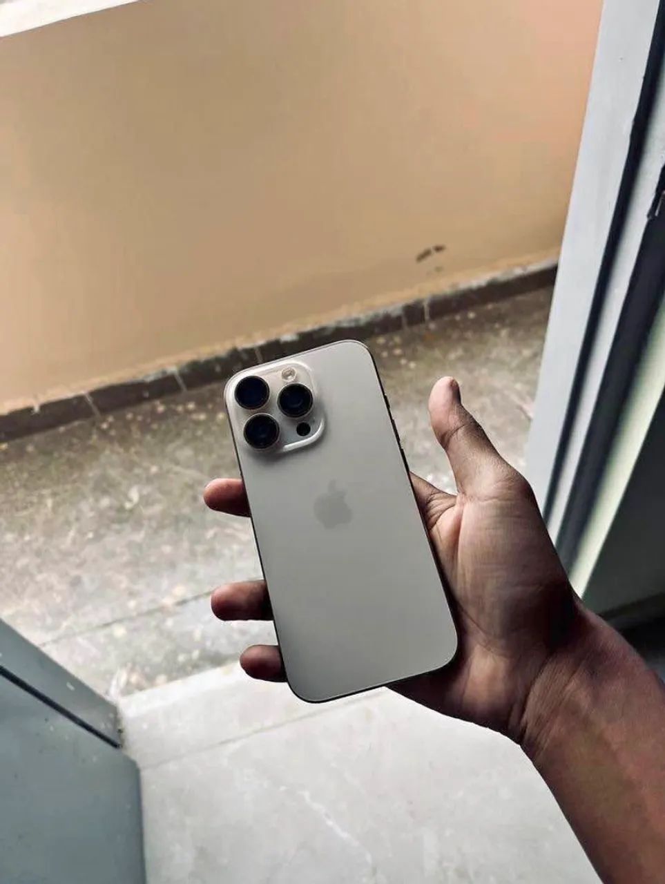 IPHONE 16 PRO 