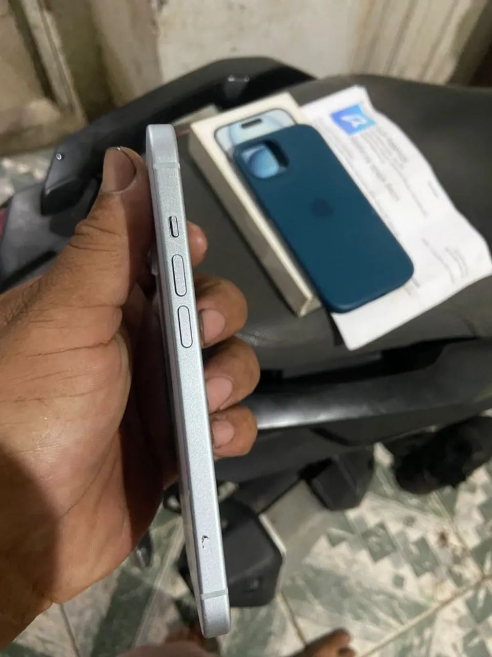 VENDO ESSE IPHONE 15 128GB NOTA FISCAL E CAIX  - Foto 5