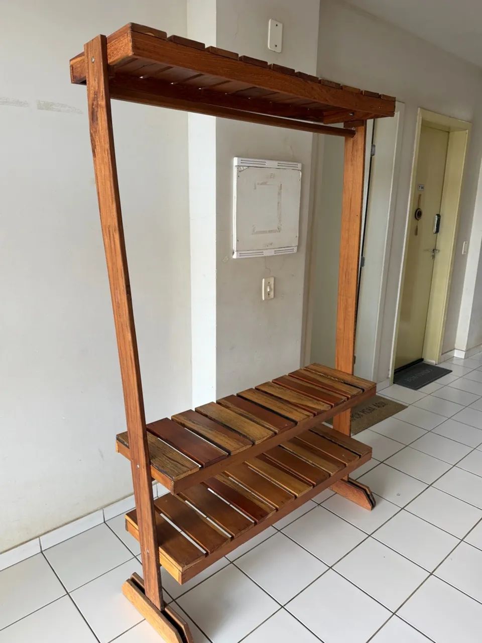 Vendo Arara de madeira 