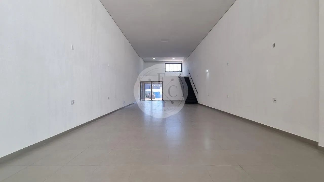 Loja comercial com 165m² para Alugar - Santa Cruz do José Jacques
