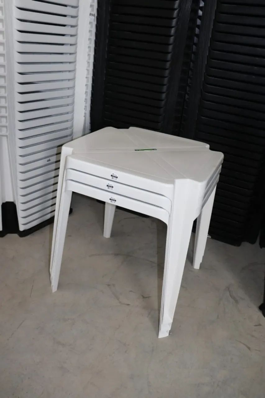 Kit com 3 mesas plásticas Brancas resistentes NOVAS - Foto 4