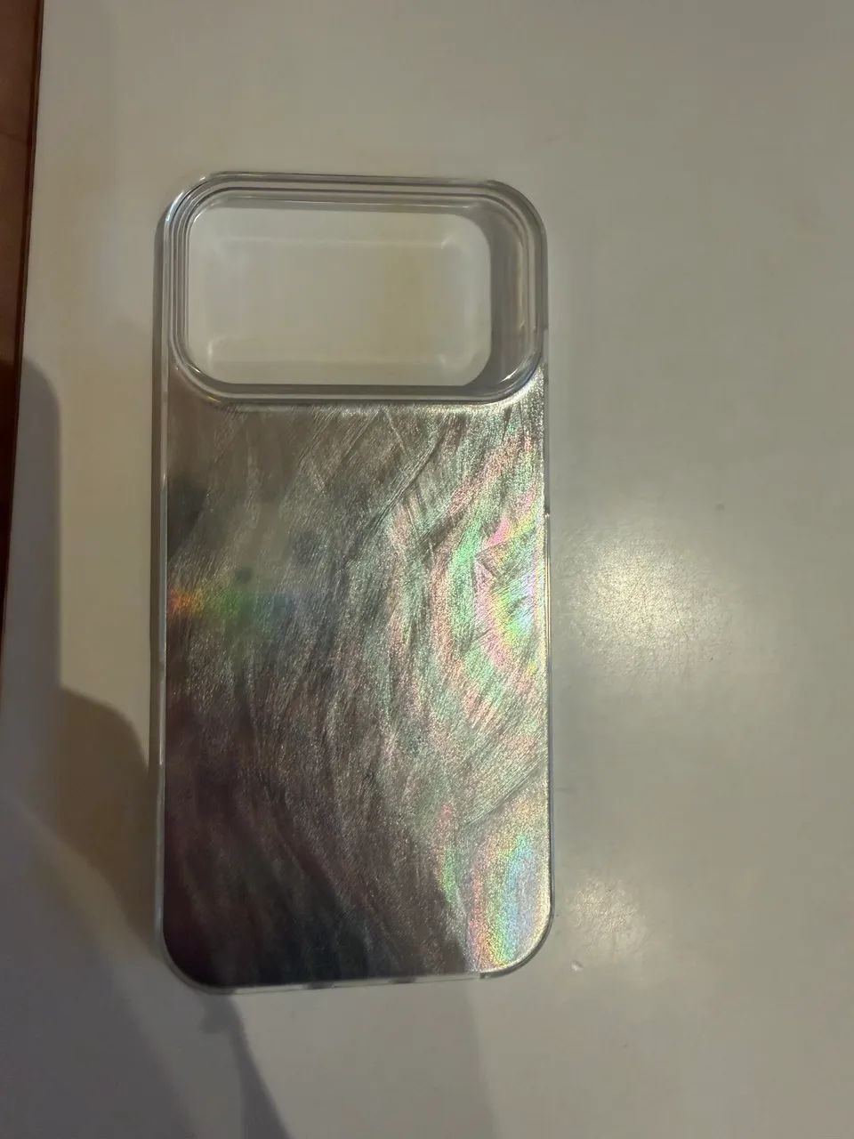 Capa de celular prateada/ Capinha prata - Iphone 17 PRO MAX (é nova, não foi usada) - Foto 2