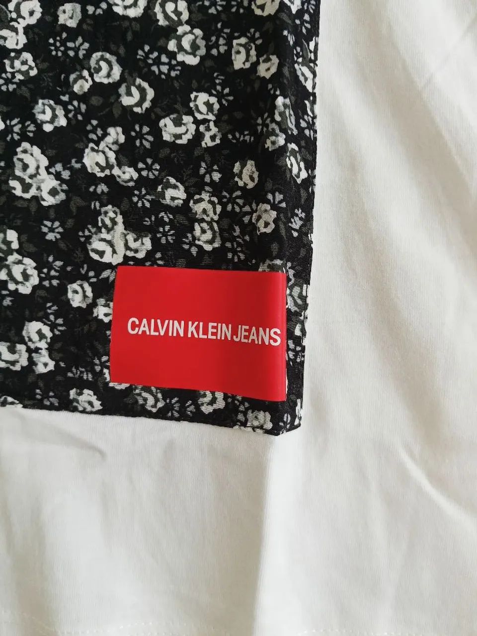 Camiseta Nova Calvin Klein  - Foto 2