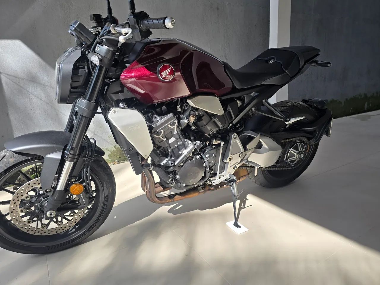 Vendo moto nova Cb 1000 R.