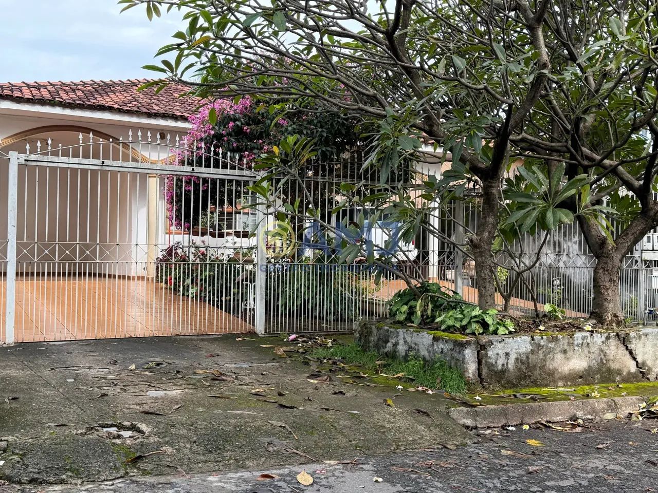 Casa à venda no Setor Sudoeste  Goiânia | Lote amplo com edícula completa