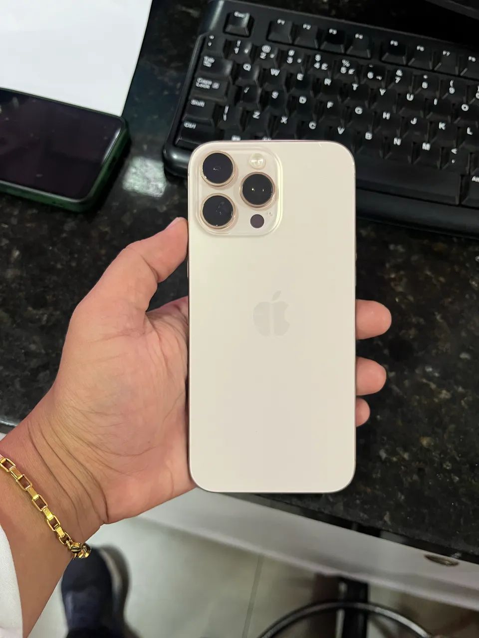 iPhone 16 pro Max Desert 