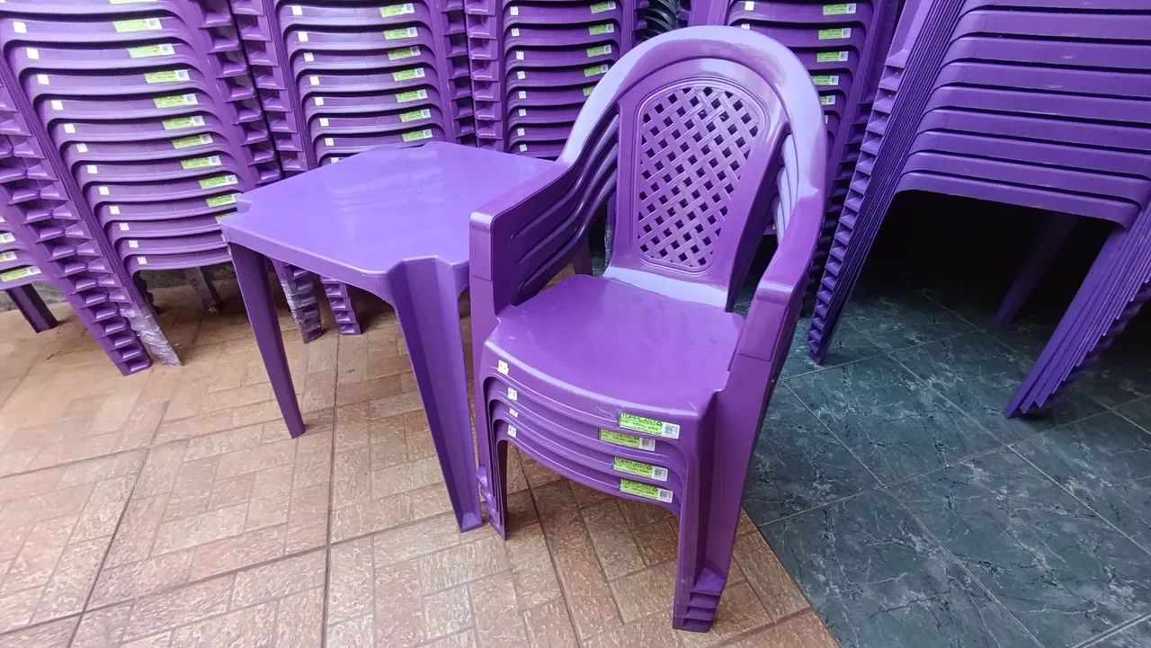 Jogo de mesa e cadeiras plástica cor Roxa! Ideal para açaí - Foto 2