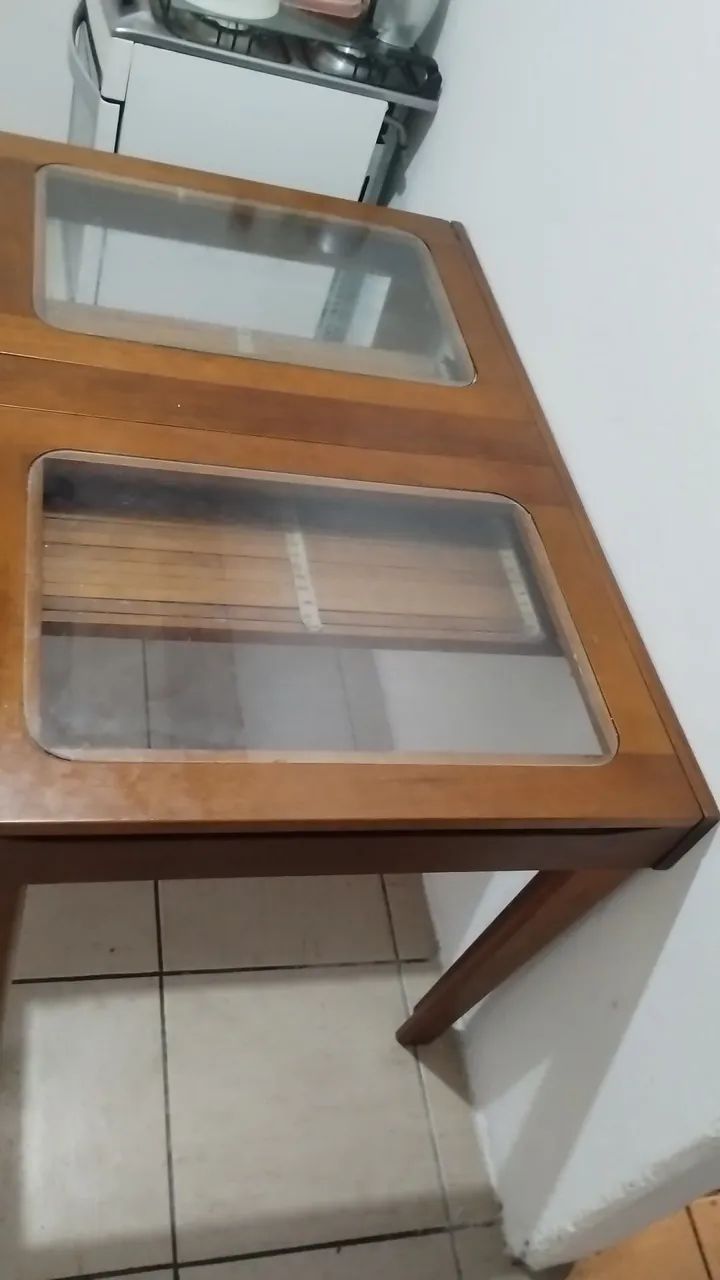Mesa de madeira! 3 cadeiras 