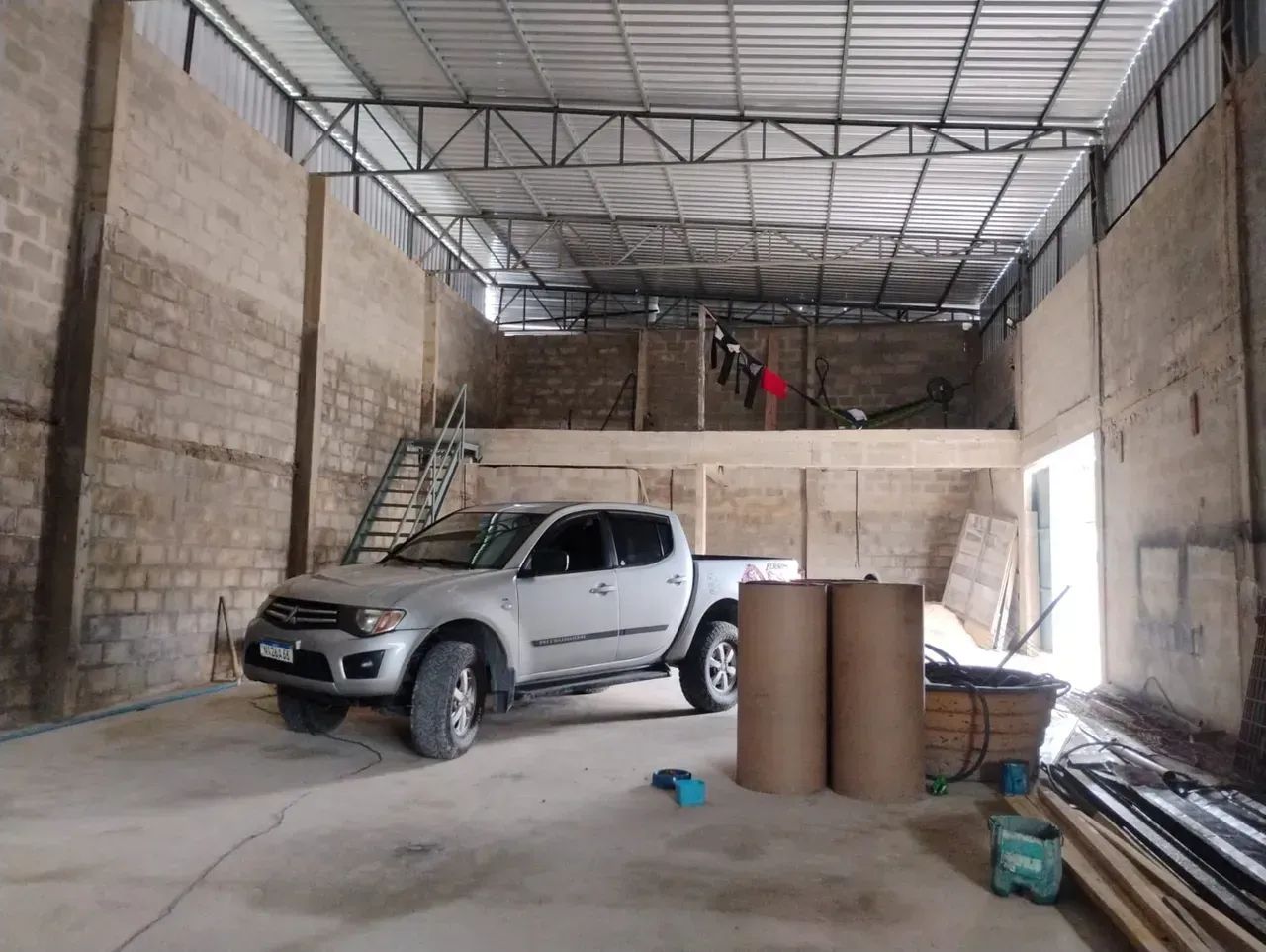 Alugo Galpão no Monte das Oliveiras 250 m2