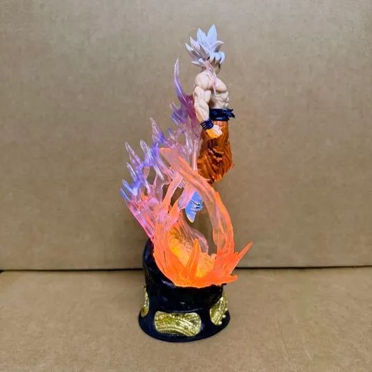 GOKU COM BASE LED INSTINTO SUPERIOR ACTION FIGURE - Foto 4