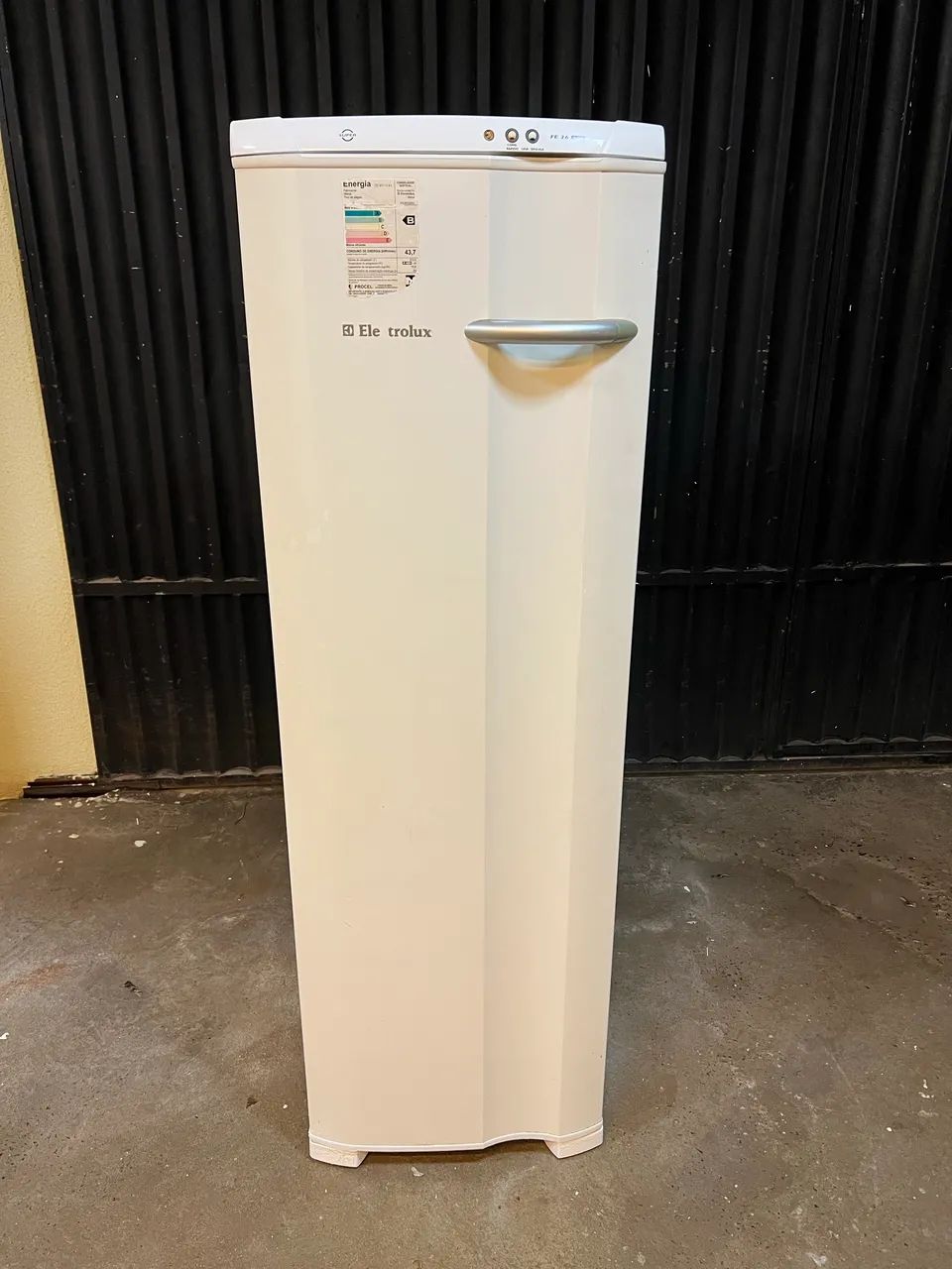 Freezer vertical Electrolux conservado  - Foto 5