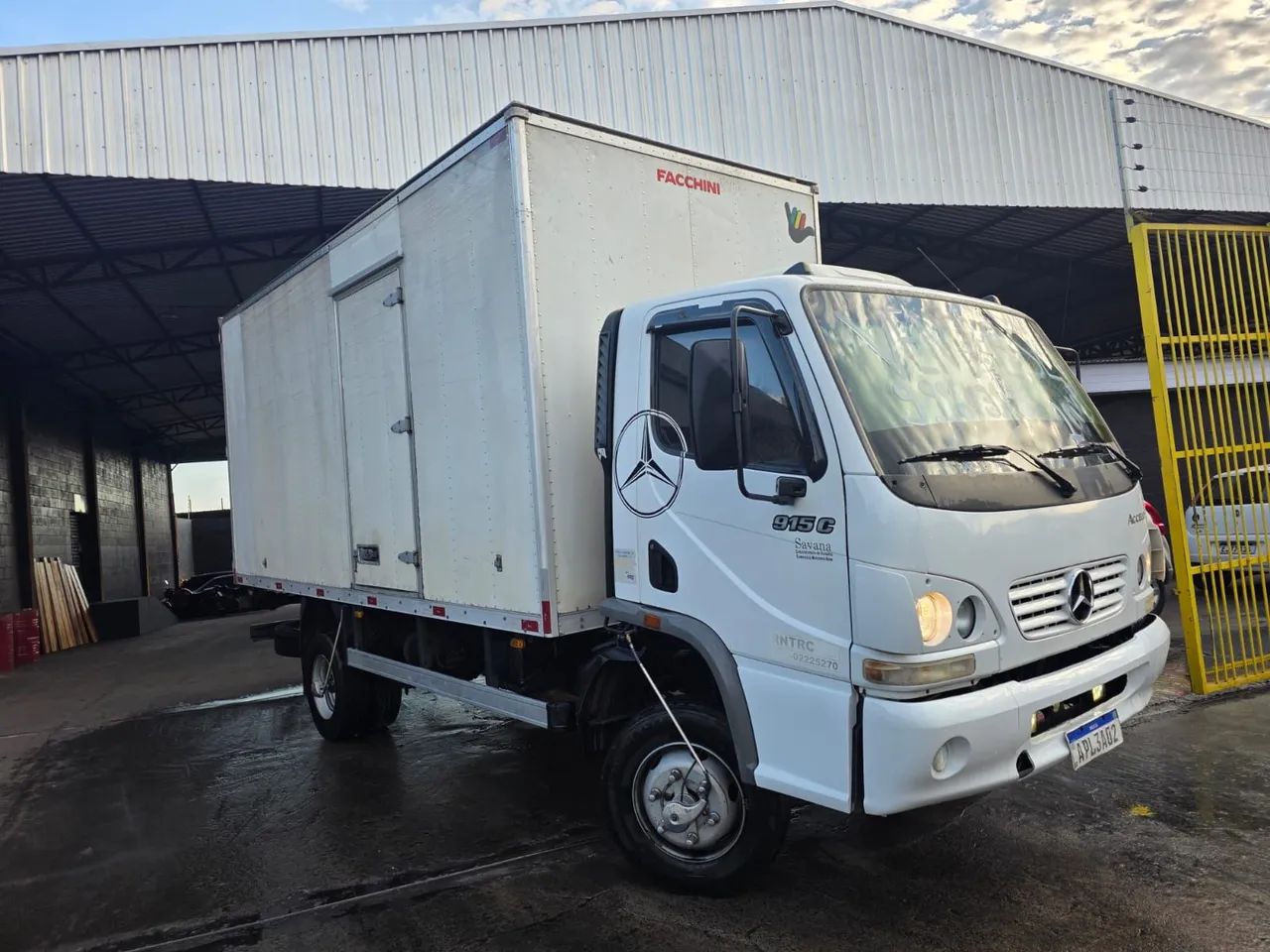 Accelo 915   Branco ano 2009  - Foto 4