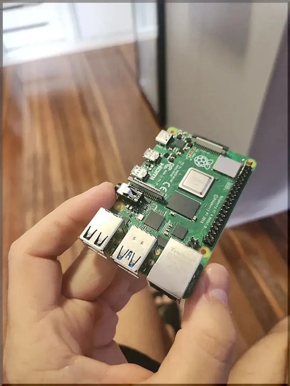Mini computador Raspberry Pi 4 B com 4GB de memória RAM Lacrado