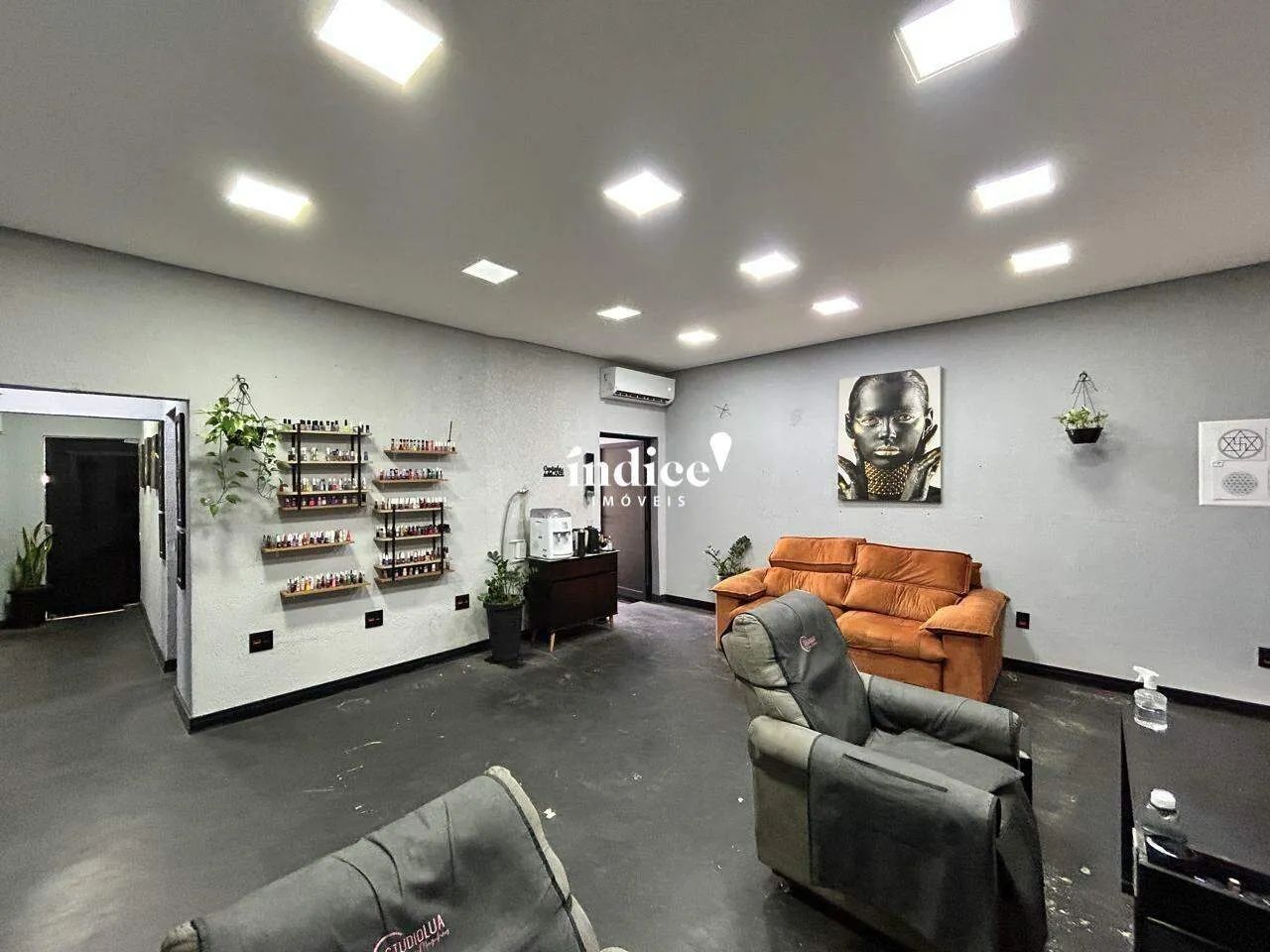 Casa Comercial no Bairro Centro, 3 vagas,