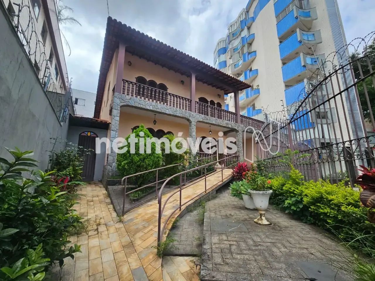 Casa de 04 quartos com 01 suíte e 06 vagas no Minas Brasil