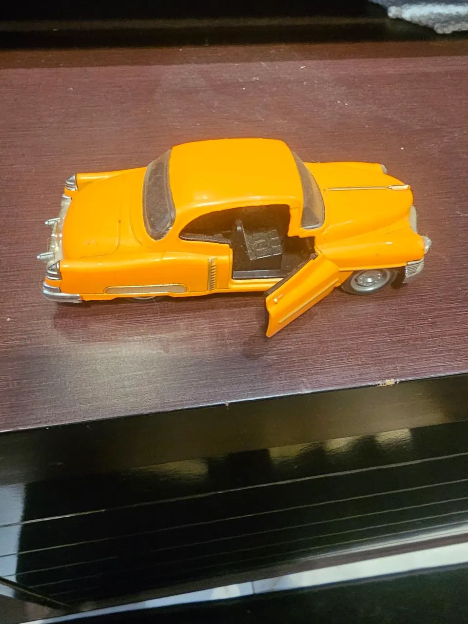 Carrinho de metal 