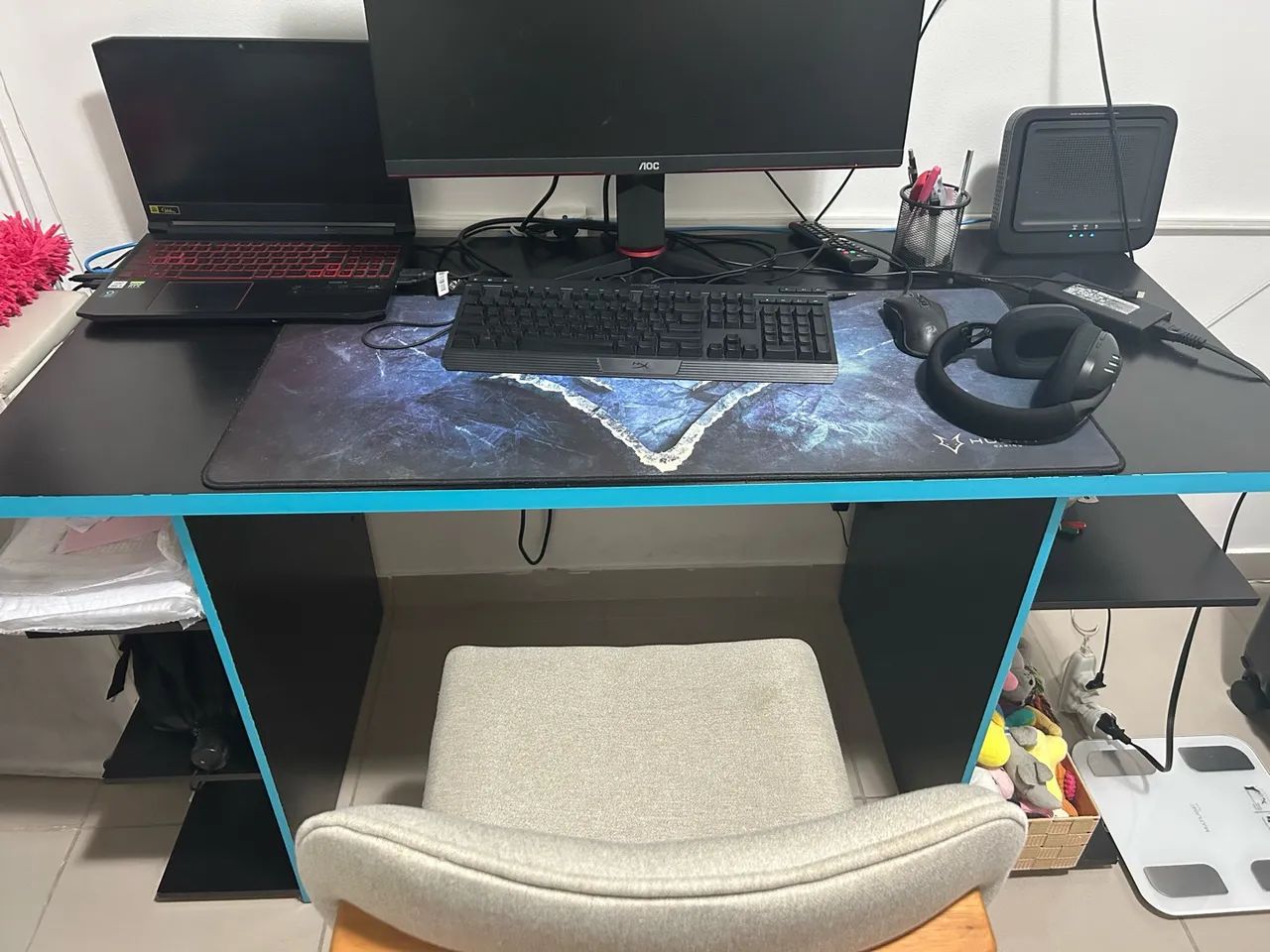Mesa Gamer Azul e Preta
