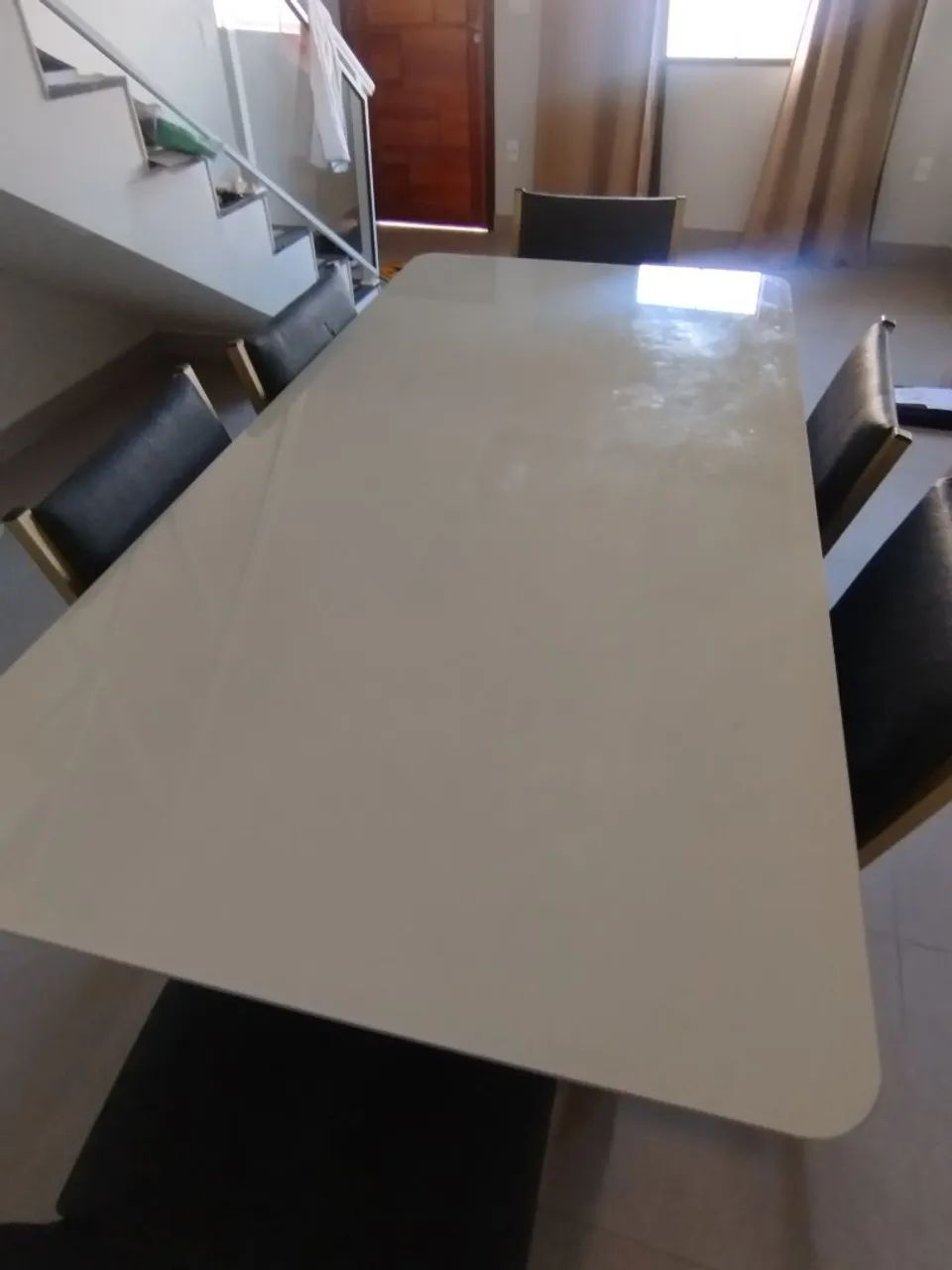 Mesa com 06 cadeiras 