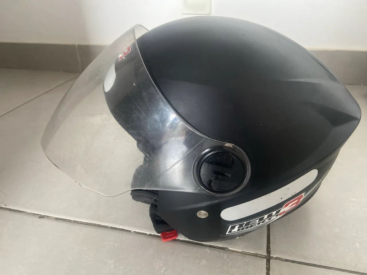 CAPACETE MOTO ÓTIMO ESTADO  - Foto 2