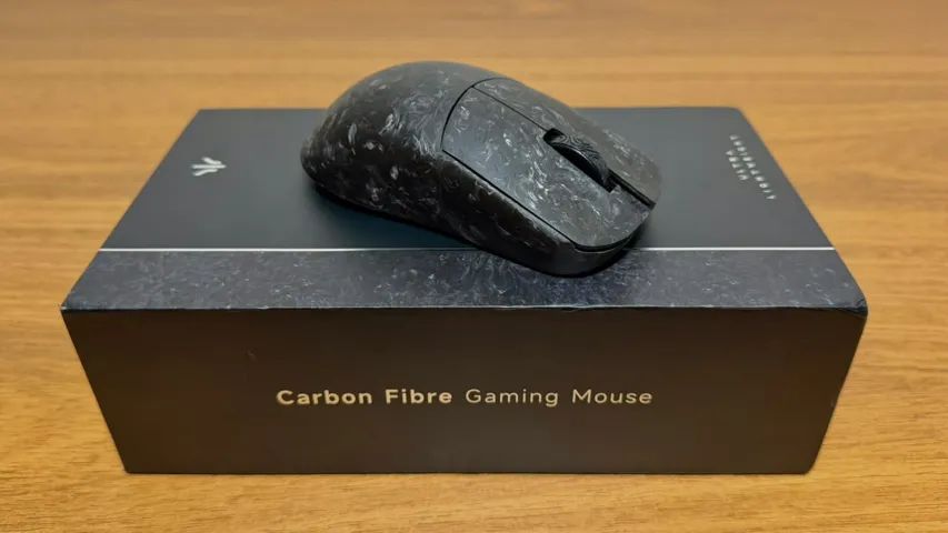 WLMouse Ying Carbon 耀 WLMOUSE Ying Carbon / Omron Optical / PAW3950 / 37g - Periféricos